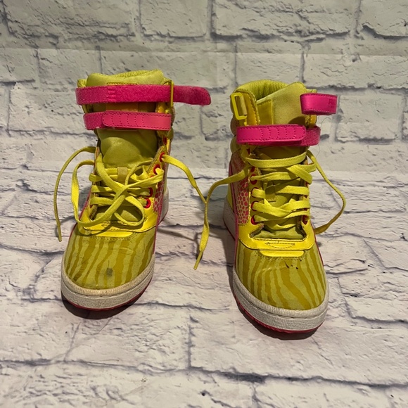 PUMA | Fluorescent Yellow Sky Wedge Reptile Sneaker Size 6 - Picture 3 of 7